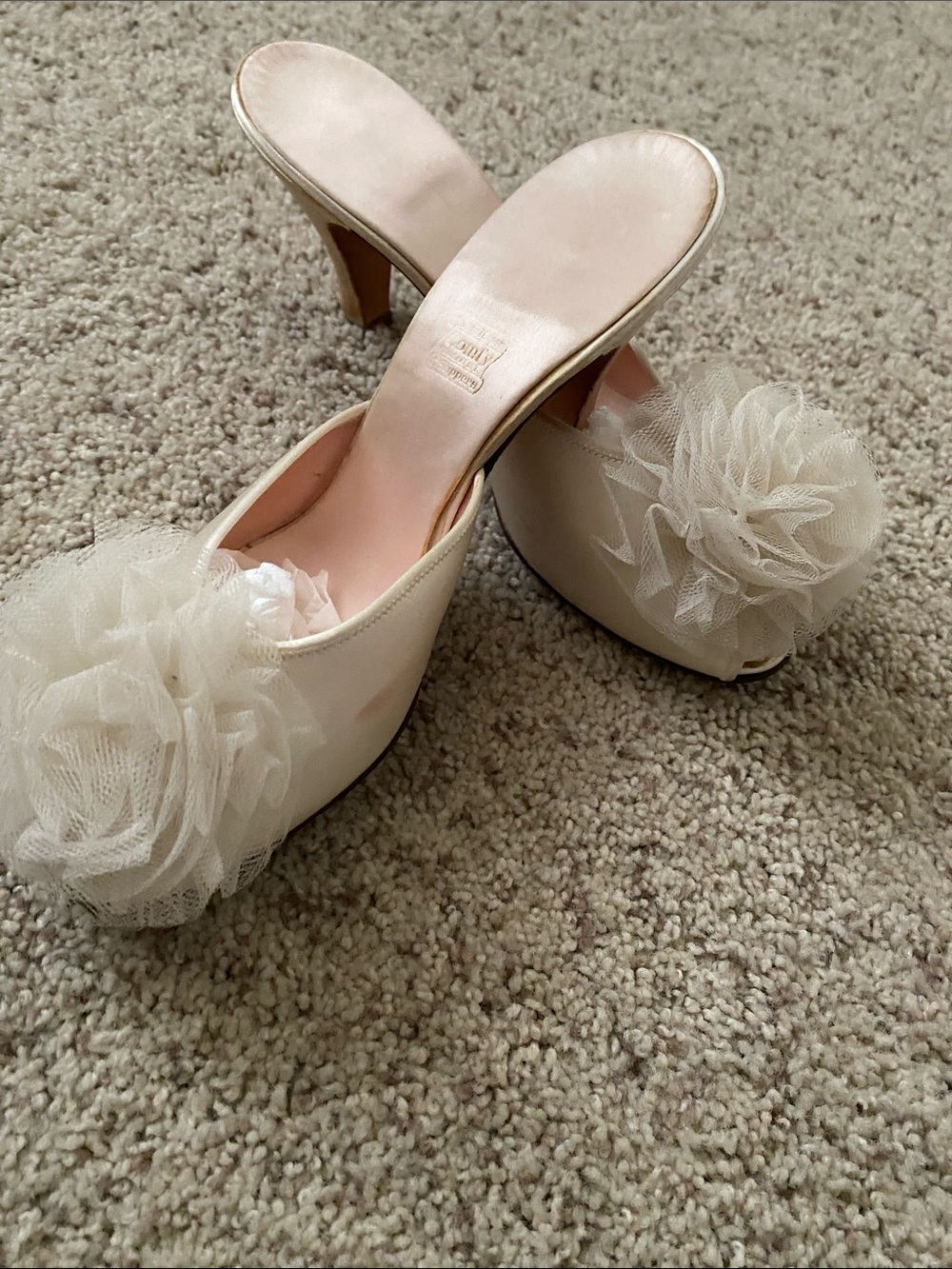 Vintage 1950s Daniel Green Satin Peep-Toe Heels with Tulle Rosette - Champagne - Picture 9 of 9